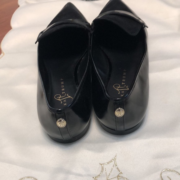 Black suede and patent leather Ivanka Trump black pointy flats Size 91/2 - Picture 3 of 6